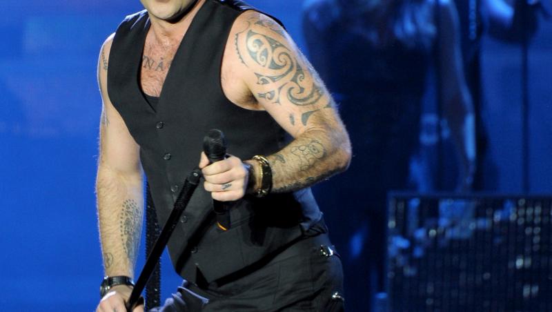 Robbie Williams, în timpul concertului susţinut la Bucureşti