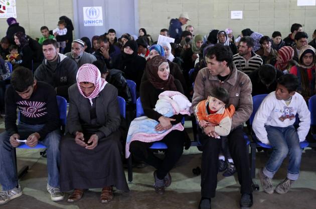 Criza refugiaților! Trei copii &icirc;n stare gravă, salvaţi dintr-un camion cu imigranţi &icirc;n Austria. Şoferul e rom&acirc;n