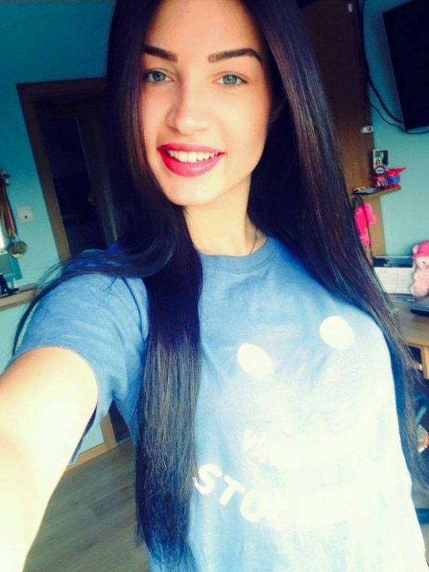 Wow! Ana, fostă concurentă la "Mireasă pentru fiul meu", s-a transformat &icirc;ntr-o roșcată superbă! Schimbarea cu care și-a cucerit fanii