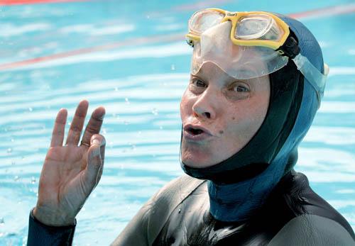 &Icirc;și putea ține respirația 10 minute și cobora la mai multe de 100 de metri &icirc;n ad&acirc;ncuri! Campioana mondială la scufundări nu a mai ieșit la suprafață