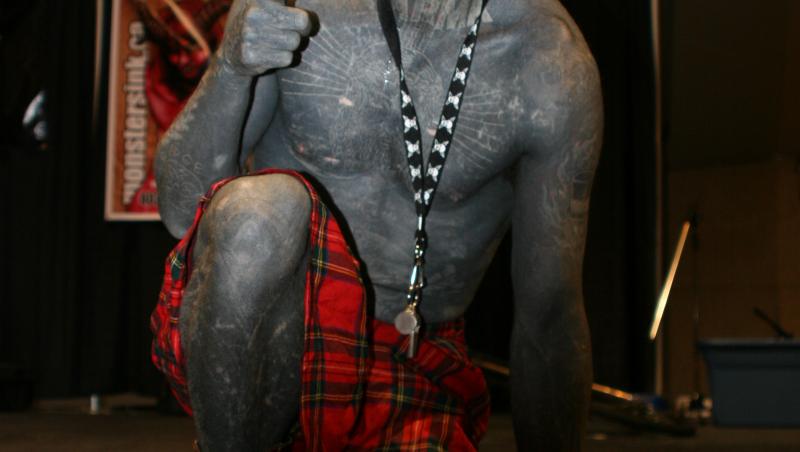 GALERIE FOTO: Vă pupă Lucky! Diamond Rich, cel mai tatuat om din lume. Tot corpul său este un desen
