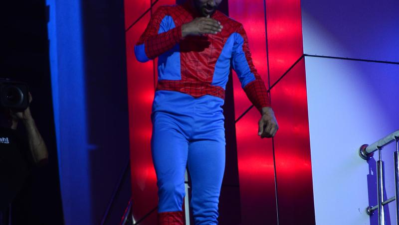 Kamara, îmbrăcat în Spiderman la "Splash! Vedete la apă"