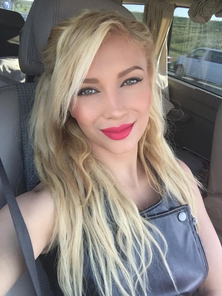 Lora, apariţie senzaţională &icirc;n lenjerie intimă! Inimioarele de pe posteriorul său au atras toate privirile