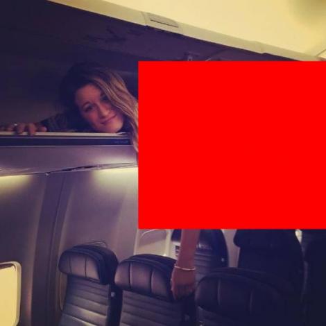 FOTO: La un pas să se ANULEZE zborul! O stewardesă, surprinsă în ipostaze indecente