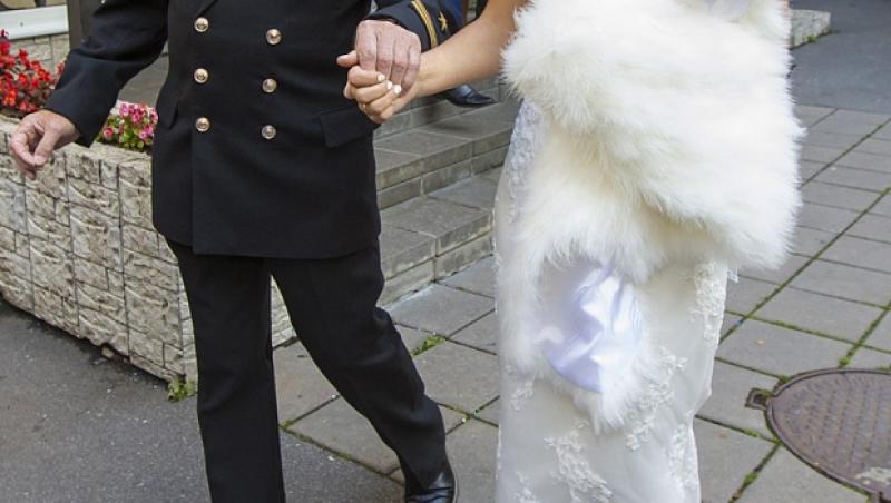 FOTO: Un super actor s-a căsătorit! Mare atenţie, soţia lui e cu 60 de ani MAI TÂNĂRĂ! Cum arată cei doi