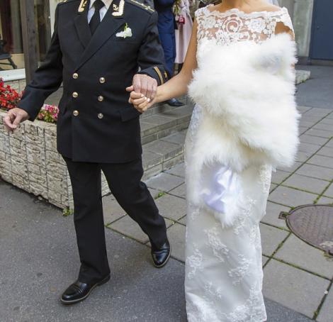 FOTO: Un super actor s-a căsătorit! Mare atenţie, soţia lui e cu 60 de ani MAI TÂNĂRĂ! Cum arată cei doi