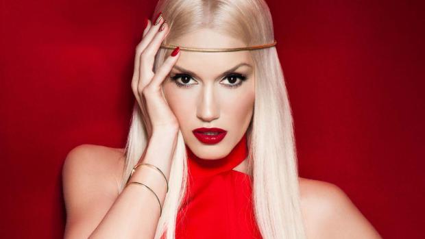 S-a despărţit de cur&acirc;nd de soţ şi e de nerecunoscut! Gwen Stefani, schimbare radicală de look la puţin timp după divorţ