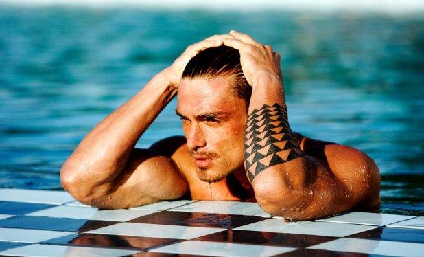 "Ce femeie!!!" Bogdan Vlădău s-a fotografiat alături de iubita sa! Ea este t&acirc;năra care &icirc;l face fericit!