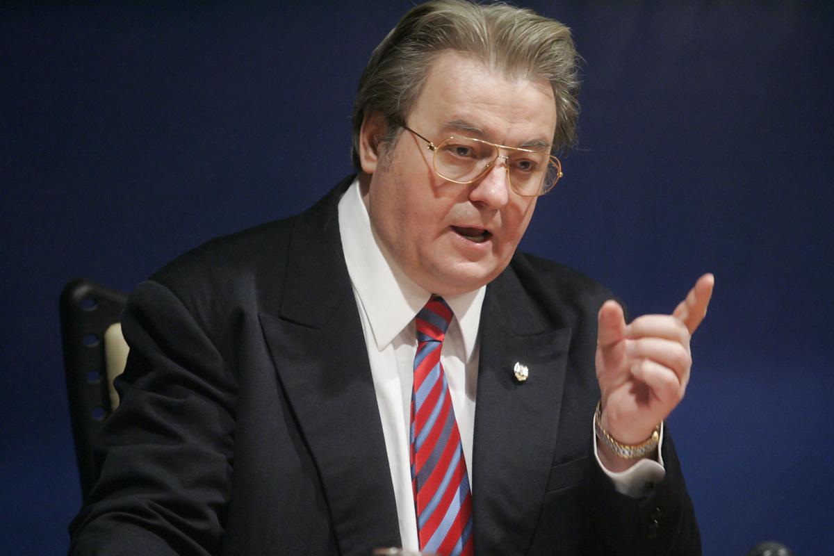 Corneliu Vadim Tudor a murit!