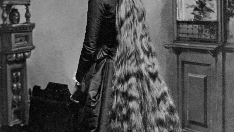 GALERIE FOTO. Fetele care nu s-au tuns niciodată. ”Aveau părul așa de lung că se înveleau cu el!”