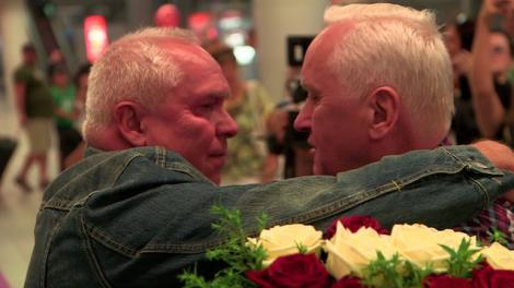 Doi gemeni s-au văzut pentru prima oară, după 70 de ani! O poveste emoționantă despre legătura puternică dintre frați!