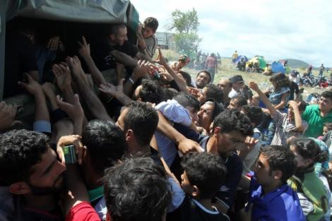 Confruntări violente în Ungaria! Autoritățile au folosit tunuri cu apă împotriva imigranților