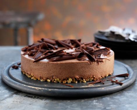 Uşor şi rapid de pregătit! Cheesecake cu ciocolată, un desert demenţial, ce-ţi înnebuneşte simţurile! Cum îl prepari în doar 20 de minute