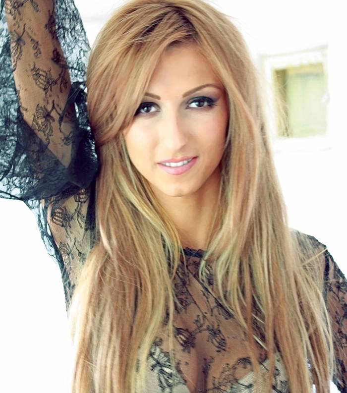 Bat coplote de nuntă!? Andreea Bălan, mai &icirc;ndrăgostită ca niciodată! Se zvoneşte că urmează să primească inelul de logodnă