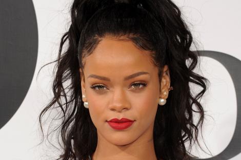Rihanna are un nou iubit celebru! Cine este bărbatul care o face fericită?