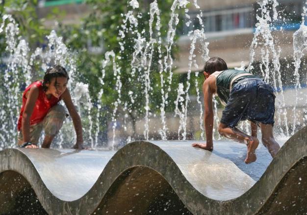 Temperaturile se mențin la valori ridicate &icirc;n continuare! Cum va fi vremea joi și vineri