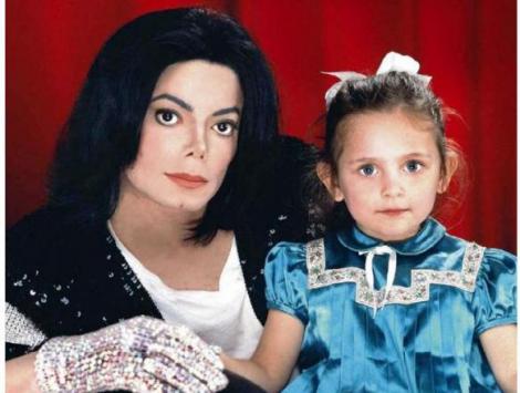 Copila s-a transformat în divă! Iată cum arată fiica lui Michael Jackson la 17 ani!