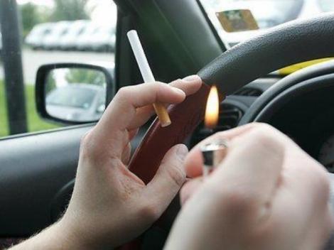 Decizie radicală luată de autorităţile din Marea Britanie! Începând cu 1 octombrie fumatul va fi interzis în maşinile care au copii la bord