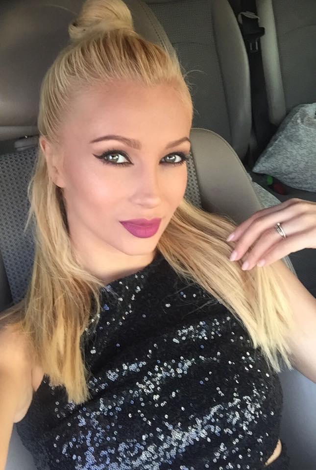 Lora şi-a schimbat radical look-ul! Artista a renunţat la blondul cu care ne-a obişnuit