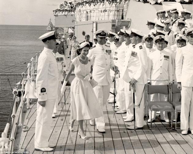 Galerie foto! O domnie c&acirc;t o viaţă! Regina Elisabeta a II-a, o fotografie pentru fiecare an la tron