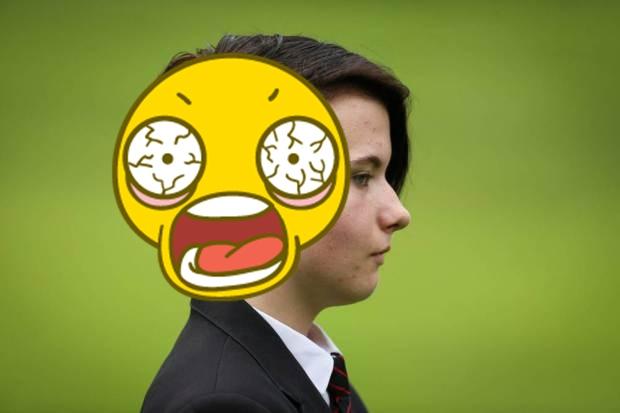 FOTO: Trimisă acasă pentru o coafură mult prea &icirc;ndrăzneaţă! Eleva de 13 ani i-a şocat pe profesori