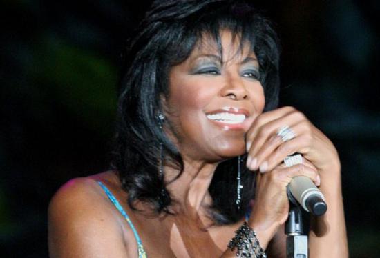 "Miss you like crazy" sau "Unforgettable". Natalie Cole, fiica legendarului Nat King Cole, a murit la v&acirc;rsta de 65 de ani