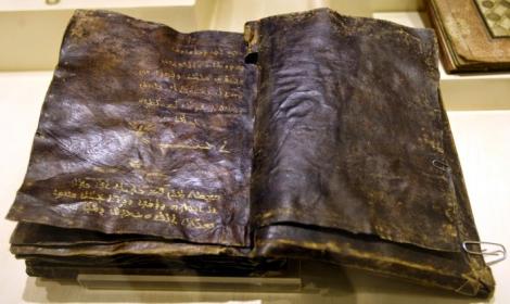 A fost descoperită o Biblie ce pune Biserica pe jar! Documentul a fost ținut secret până acum!