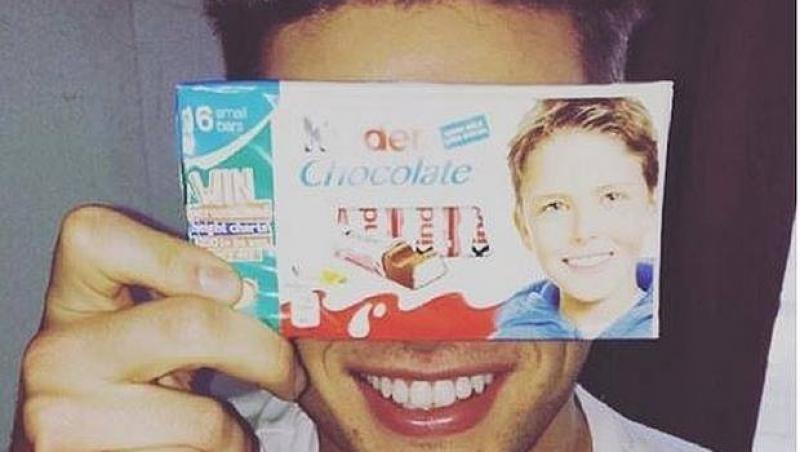 FOTO! Îl mai țineți minte pe băiețelul de pe ambalajul de ciocolată? Cum arată astăzi, la 21 de ani