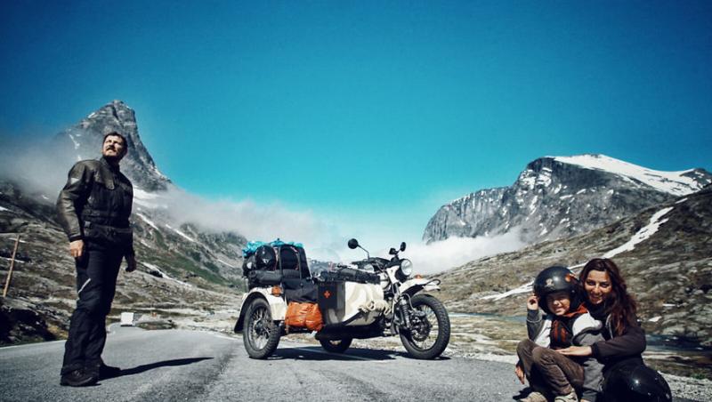 Aventura spectaculoasă a unui român: A vrut să-i arăte lumea fiului său şi a străbătut 41 de ţări şi 28.000 de kilometri cu motocicleta