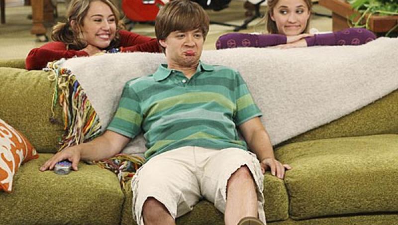 Vă mai amintiți de Jackson, fratele celebrei „Hannah Montana”? Iată cum arată Jason Earles la 39 de ani!