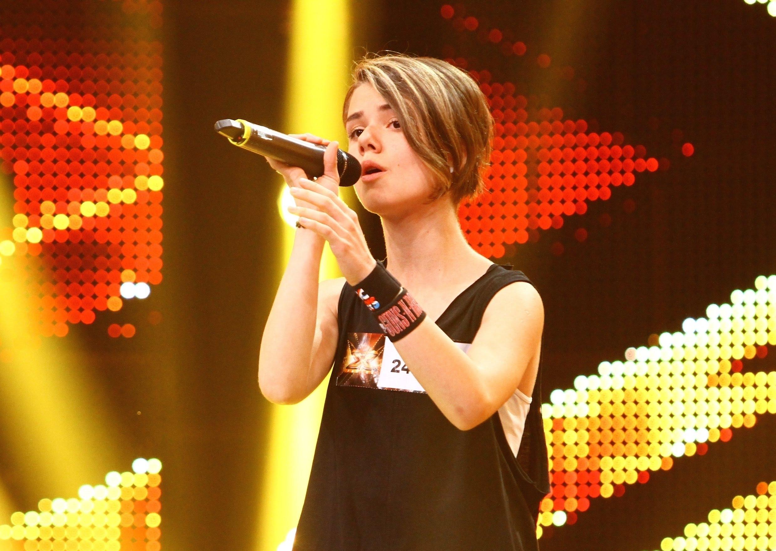 Xenia Chitoroagă revine cu o interpretare fabuloasă! Finalista X Factor e mai hotăr&acirc;tă ca niciodată să &icirc;şi uimească fanii