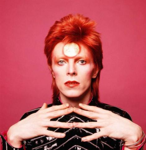 Excentricul David Bowie a "plecat" fără tam-tam! Trupul artistului a fost incinerat, fără ceremonie, în absenţa familiei
