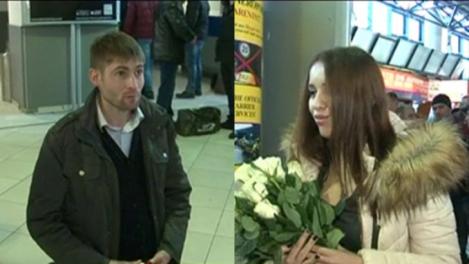 I-a frânt inima! Moldoveanul îndrăgostit a plâns ca un copil în fața a sute de oameni: și-a așteptat iubita în aeroport