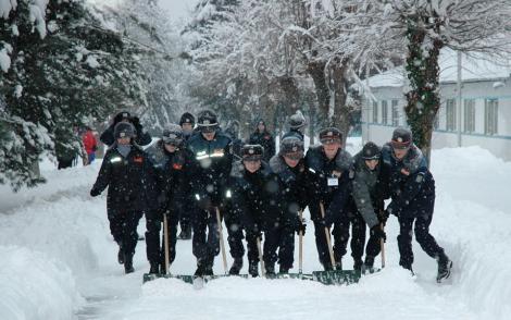 Poliția Română „topește zăpada” instant! Românii topiți și ei după polițiști: peste 5.000 de Like-uri