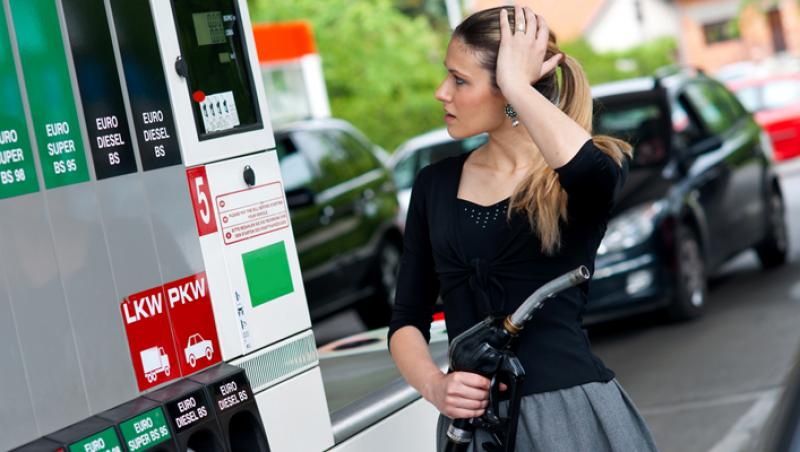 Dacă benzina ar fi gratis, statul tot ne-ar cere câte 2,5 lei pe litru! Carburanţii din ţară, cei mai scumpi din Europa