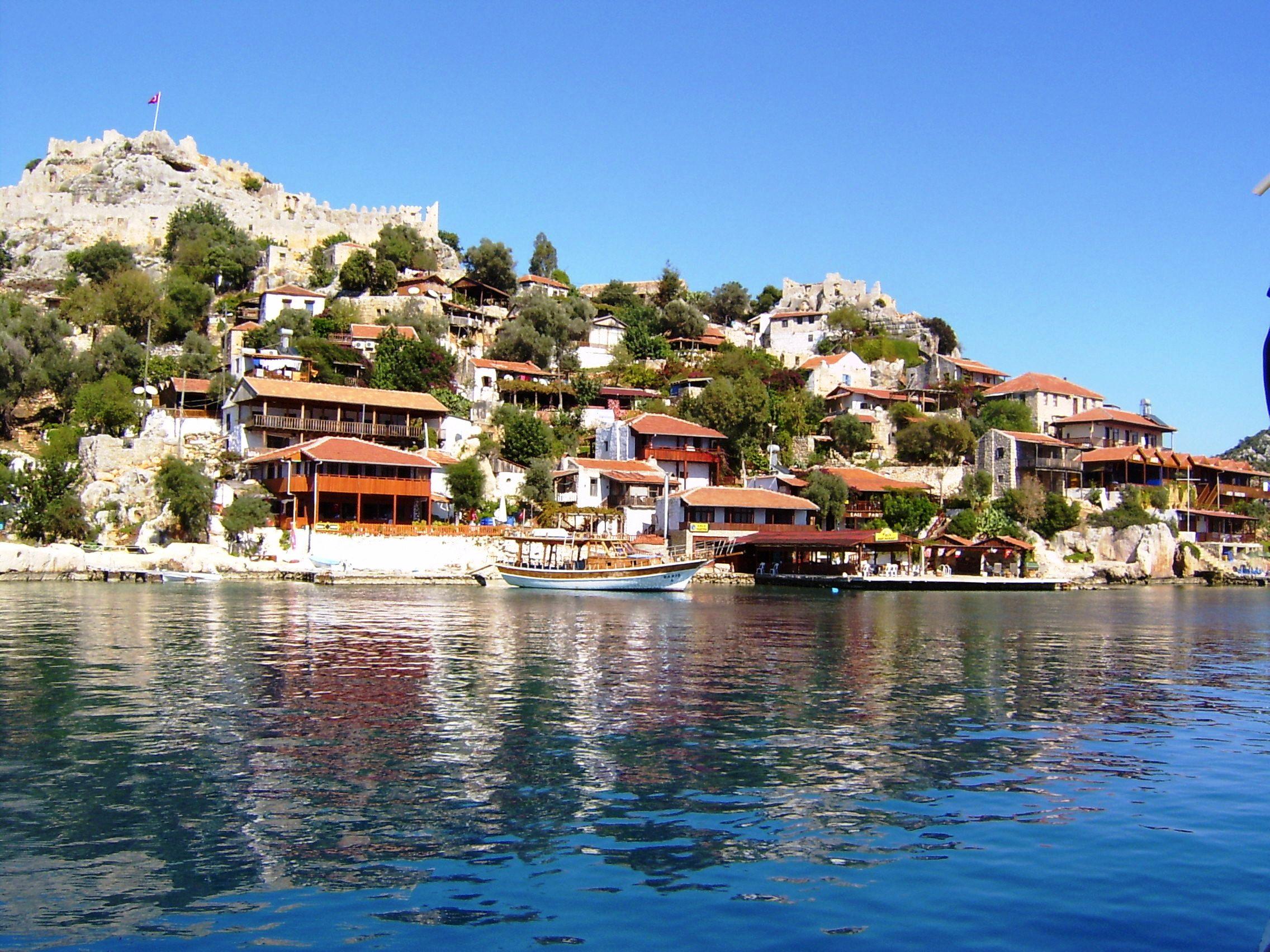 Kemer, perla de la poalele munților Taurus