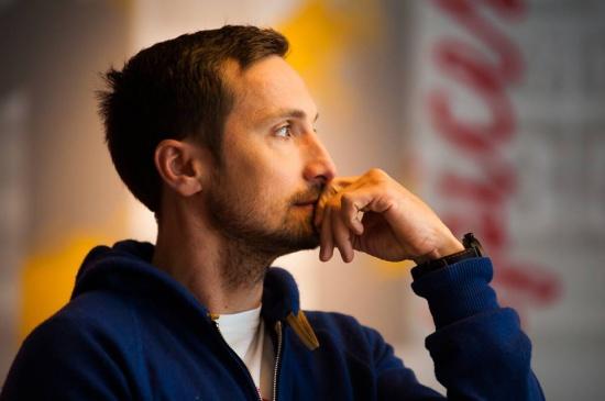 Răzvan şi Dani fac reclamă la invitaţii de nuntă... fără voia lor!