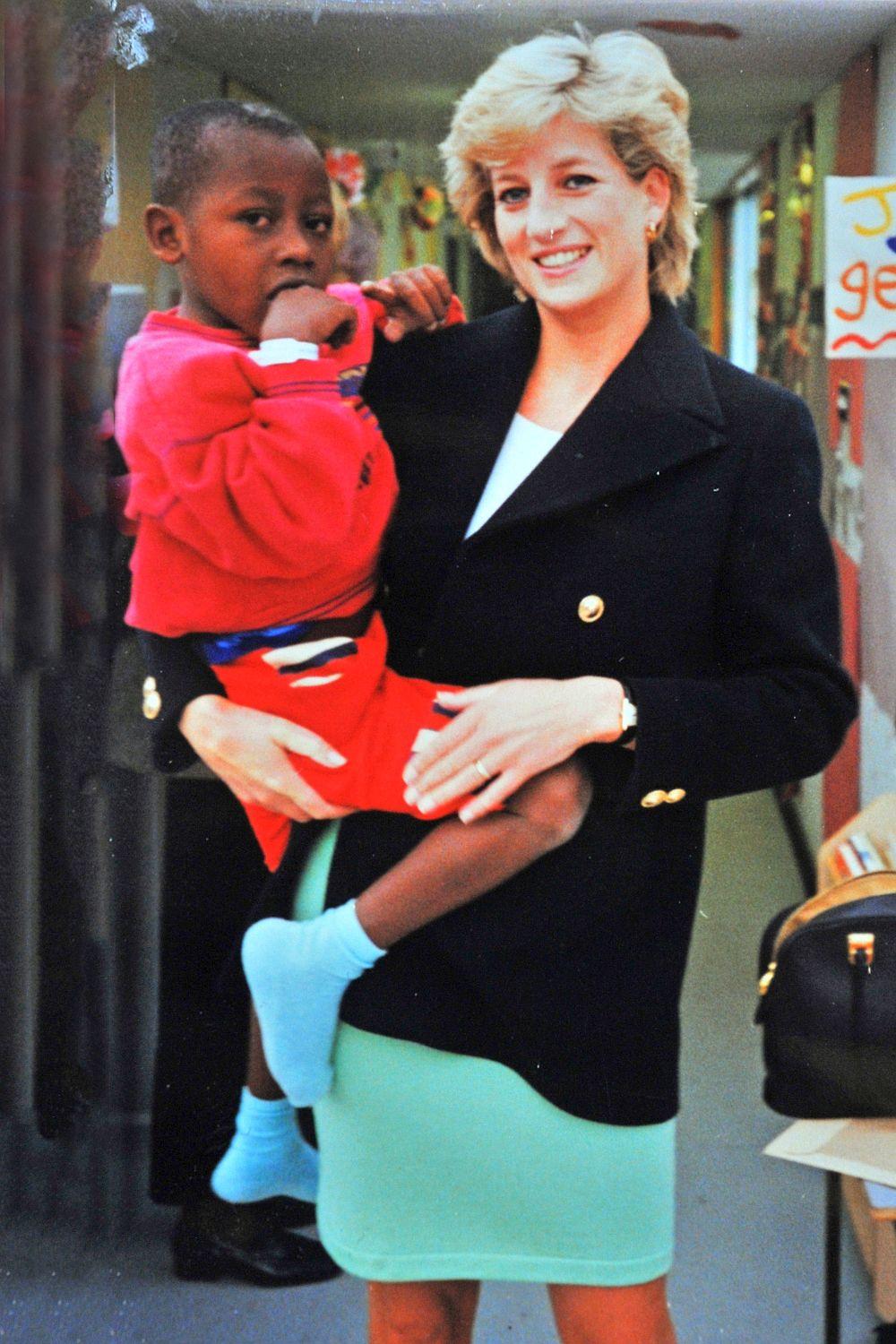 C&acirc;ndva ținut &icirc;n brațe de prințesa Diana, acum un imigrant ilegal care cere ajutor! Arnaud Wambo: &bdquo;Dacă Mami era &icirc;n viață, ea m-ar fi lăsat &icirc;n Marea Britanie&rdquo;