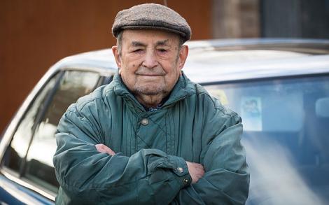 Conduce de parcă în fiecare zi un polițist ar sta dreapta lui! Cel mai vârstnic șofer are 103 ani și are la activ doar trei amenzi!