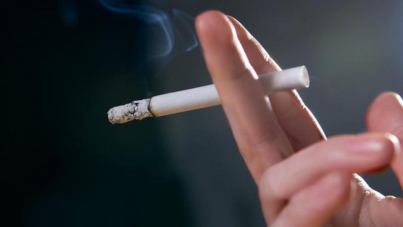 Românii fumează tot mai mult tutun negru! Ţigările de contrabandă se găsesc pe la toate colţurile și sunt de două ori mai ieftine!