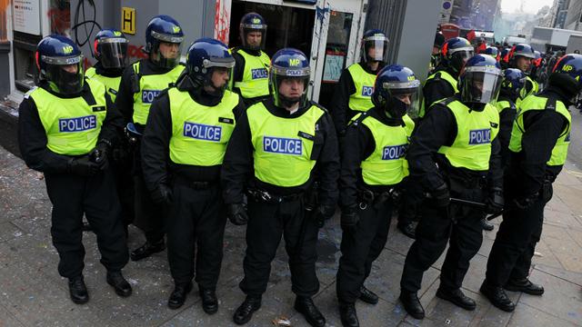 Londra şi Paris sunt &icirc;n fierbere! ALERTE CU BOMBĂ &icirc;n 19 şcoli şi licee din Anglia şi Franţa