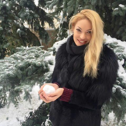 Valentina Pelinel, mai frumoasă dec&acirc;t ştim noi! Imagini cu viitoarea mămică: "Gurile spurcate spuneau că nu eşti gravidă! "