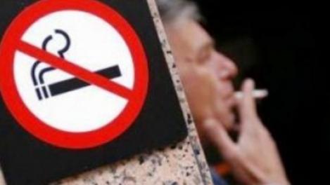 CEA MAI GREA LOVITURĂ pentru FUMĂTORI: de azi nu se mai fumează în spaţiile închise din România