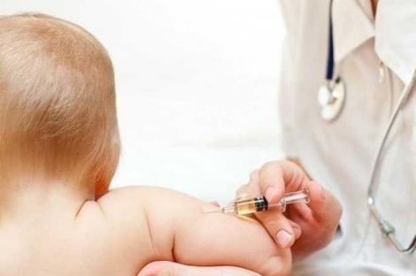 Legea vaccinărilor obligatorii va intra în dezbatere in februarie. Ce vor păţi părinţii care nu îşi vaccinează copiii