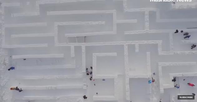 Un labirint de Cartea Recordurilor! Cum arată cel mai mare labirint realizat &icirc;n &icirc;ntregime din gheaţă