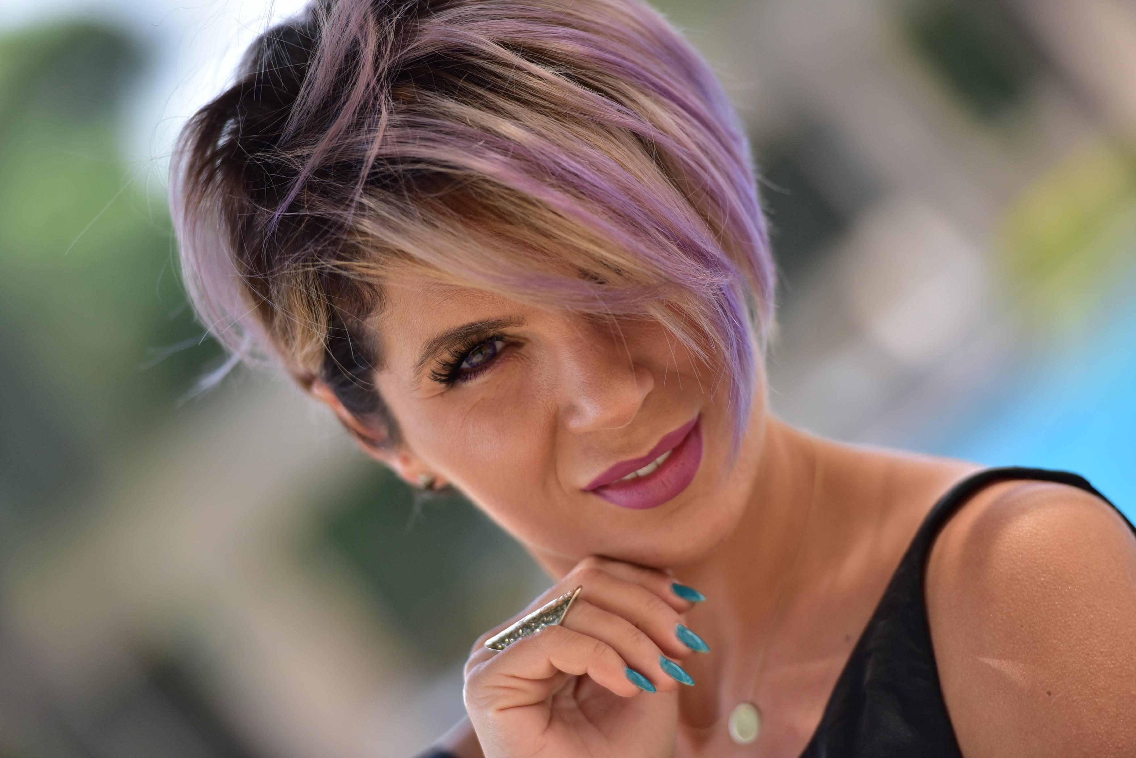 Miki Love, celebra dj-iță de origine rom&acirc;nă, a &icirc;nceput noul  an cu o schimbare majoră de look! Uite cum arată acum fosta concurentă  &ldquo;Splash! Vedete la apă&rdquo;!