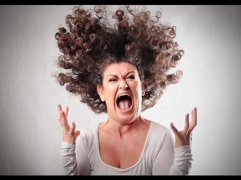 VIDEO! A amestecat două ouă cu c&acirc;teva linguri de iaurt, iar după și le-a pus pe păr! După ce s-a spălat, a rămas uluită de rezultat!