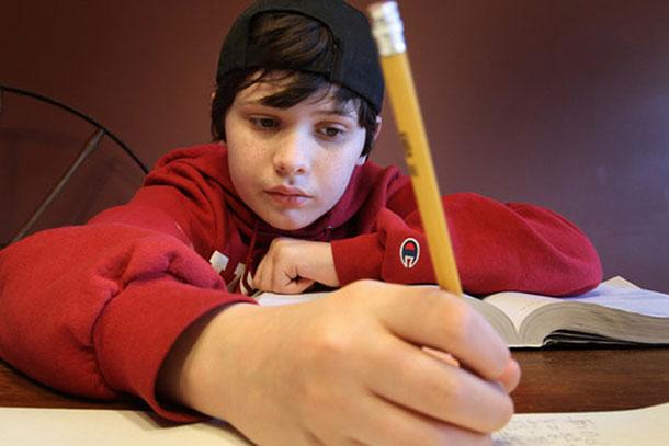 Un băieţel autist poate c&acirc;ştiga Nobelul! Micul Einstein, puştiul genial care contrazice Teoria Relativităţii!