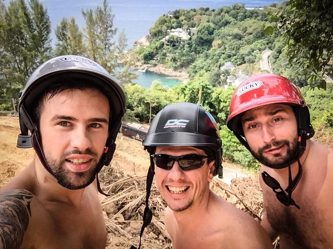 Florin Ristei s-a accidentat serios la picior, &icirc;n Thailanda: &bdquo;Ca &icirc;n filmele cu Bruce Willis, am rupt maioul de pe mine  și am bandajat rana deschisă&rdquo;