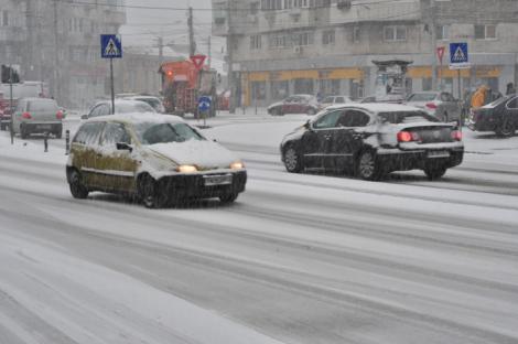 Starea drumurilor din România! Cum se circulă după prima ninsoare serioasă din această iarnă